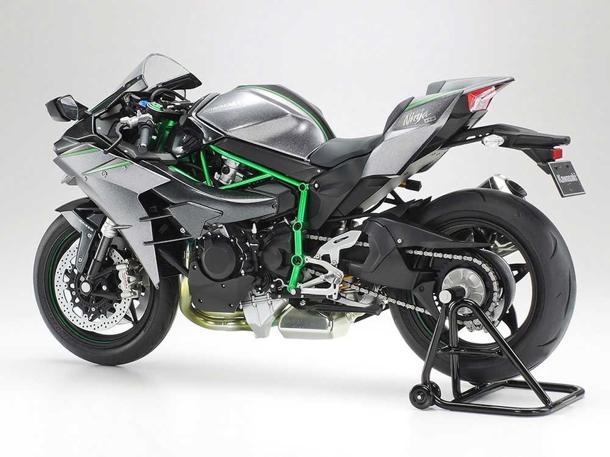 Kawasaki Ninja H2 Carbon Plastic Model Kit Tamiya 